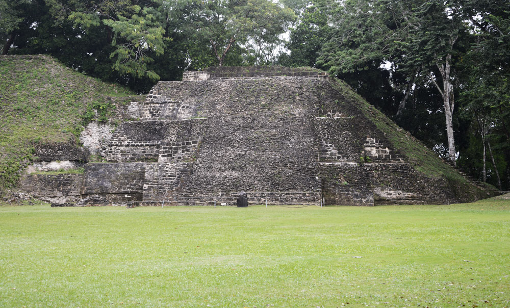 Xunantunich maya Cayo Belize © 2018 Resor och äventyr All rights reserved